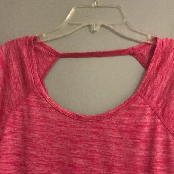 Small Reebok Top ❤️ - Picture 3 of 5